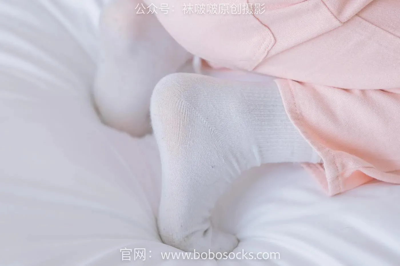 [BoBoSocks袜啵啵]NO.141 周周-运动鞋、白棉袜、裸足 [140P]插图5